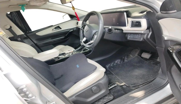 2023 Mahindra XUV700 AX 7 LUXURY P AT 7 STR, Petrol, Automatic, 12,782 km, interior