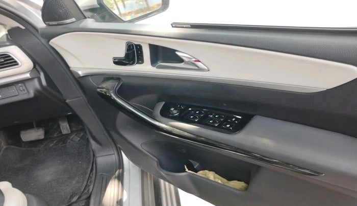 2023 Mahindra XUV700 AX 7 LUXURY P AT 7 STR, Petrol, Automatic, 12,782 km, interior