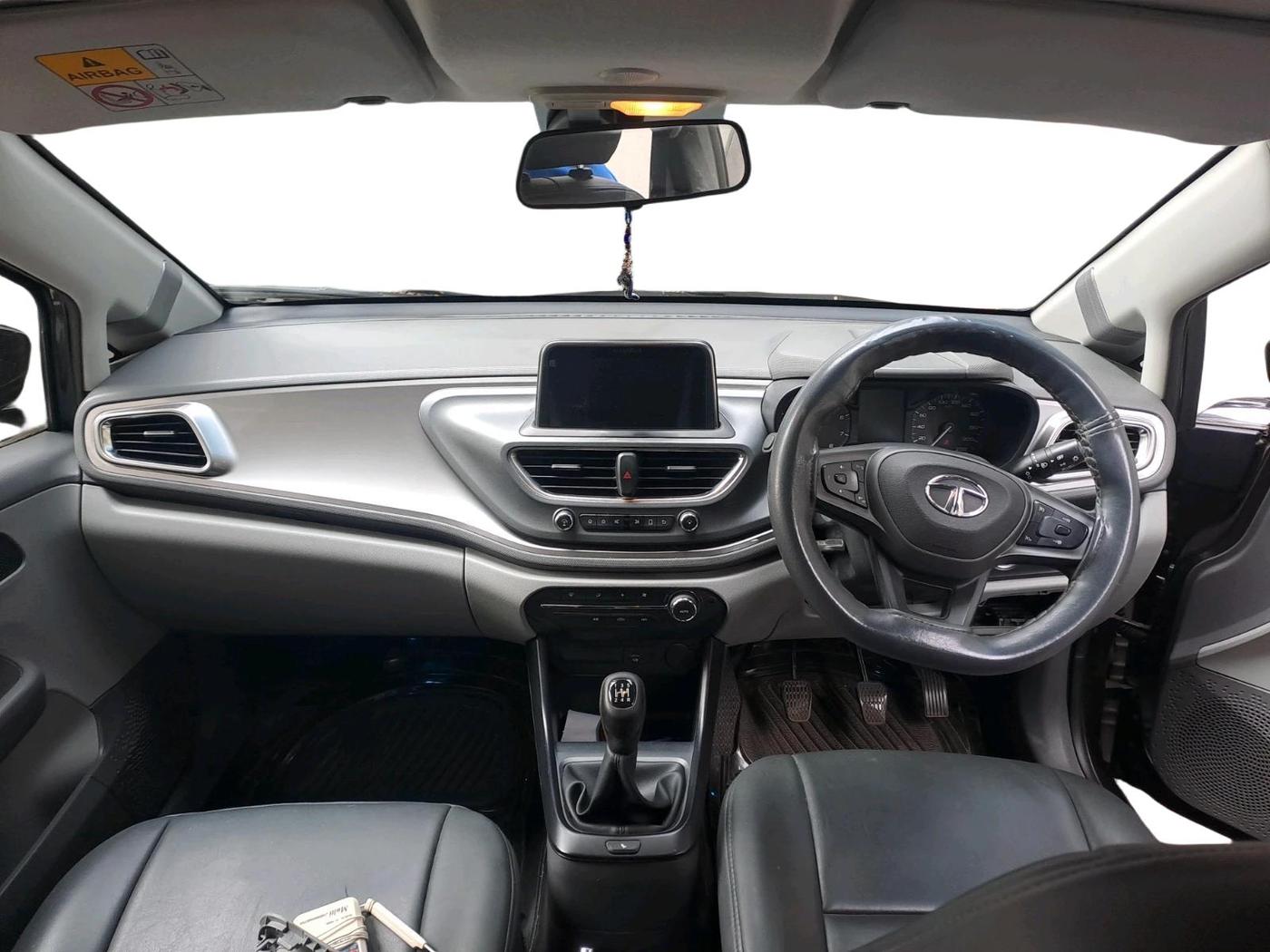 2020 Tata ALTROZ XT DIESEL, Diesel, Manual, 31,500 km, interior
