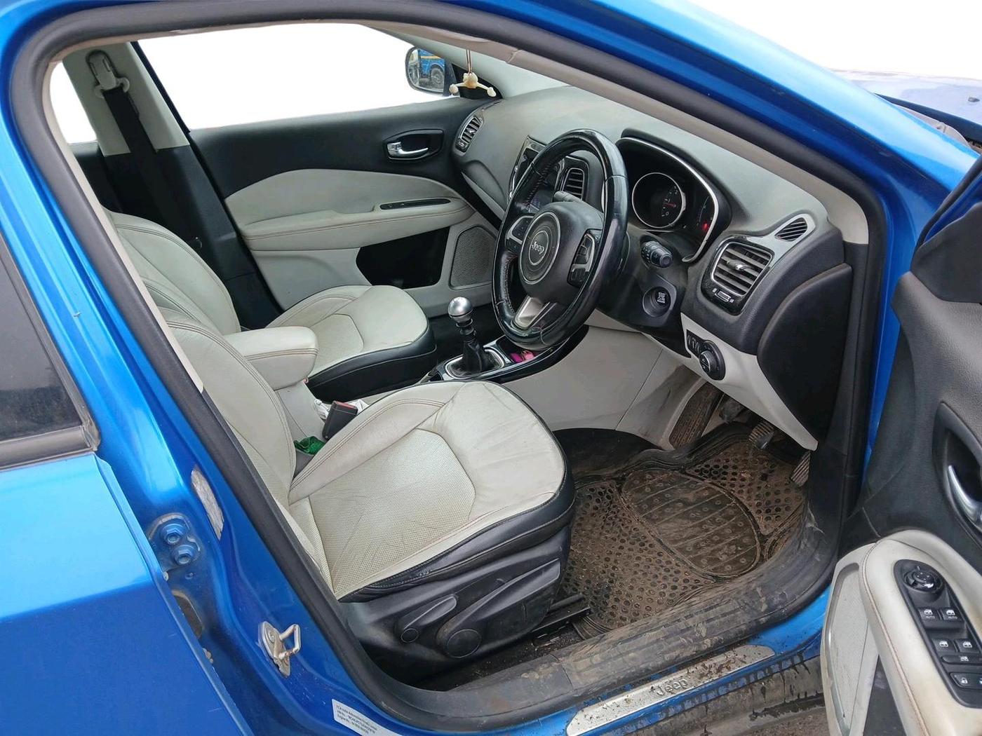 2017 Jeep Compass LIMITED 2.0 DIESEL, Diesel, Manual, 1,30,076 km, interior