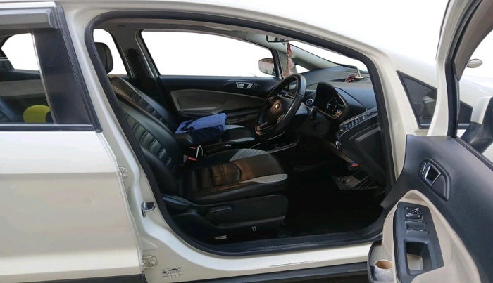 2019 Ford Ecosport TITANIUM + 1.5L DIESEL, Diesel, Manual, 1,22,722 km, interior