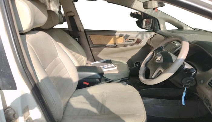 2015 Toyota Innova 2.5 VX 8 STR, Diesel, Manual, 2,47,756 km, interior