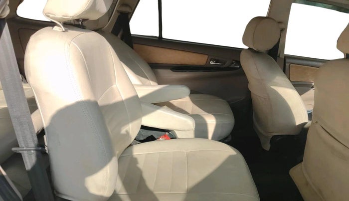 2015 Toyota Innova 2.5 VX 8 STR, Diesel, Manual, 2,47,756 km, interior