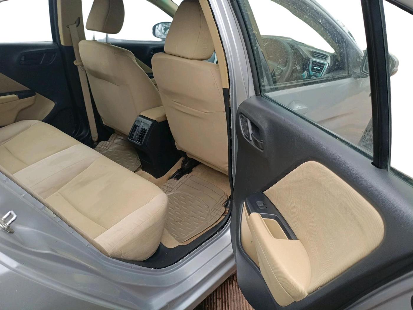 2014 Honda City 1.5L I-DTEC SV, Diesel, Manual, 1,15,592 km, interior