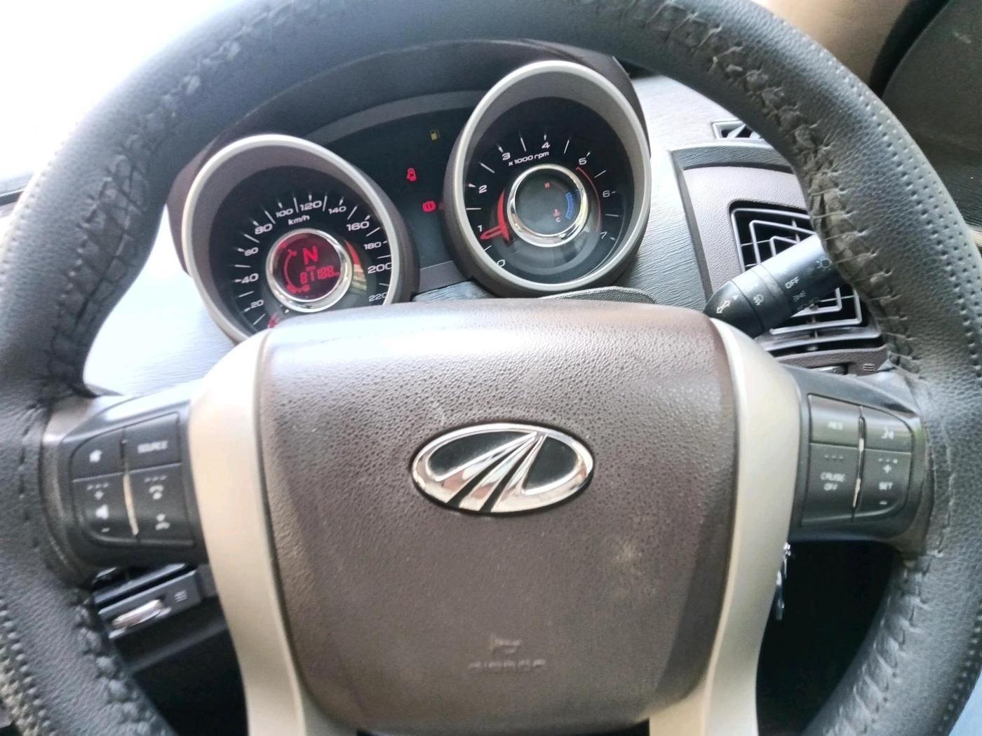 2015 Mahindra XUV500 W6, Diesel, Manual, 81,188 km, interior