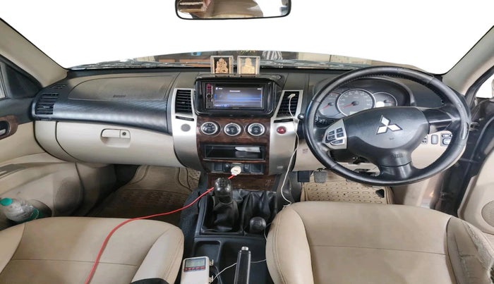 2013 Mitsubishi Pajero 2.8 4X4 MT, Diesel, Manual, 1,85,382 km, interior