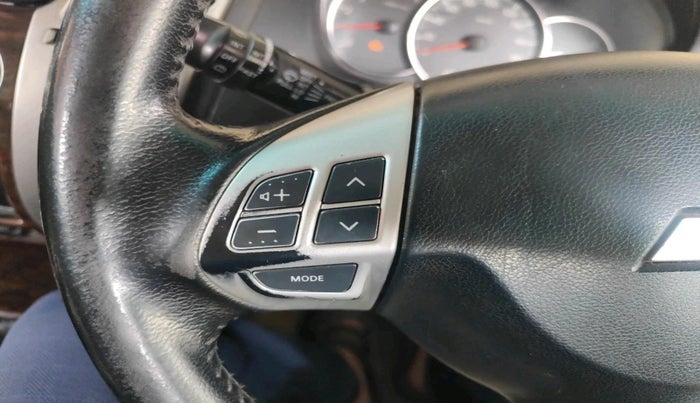 2013 Mitsubishi Pajero 2.8 4X4 MT, Diesel, Manual, 1,85,382 km, interior