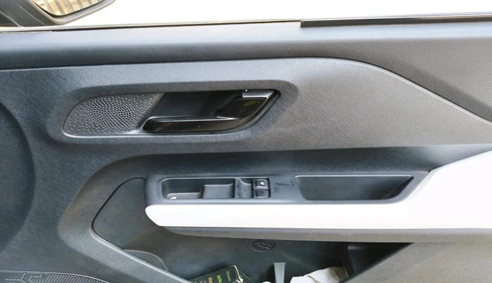 2024 Tata PUNCH PURE MT CNG, CNG, Manual, 17,103 km, interior