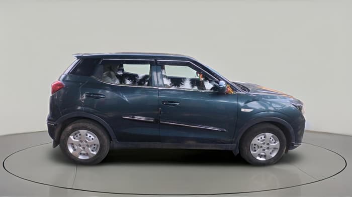 2022 Mahindra XUV300 W4 1.2 PETROL, Petrol, Manual, 9,976 km, exterior