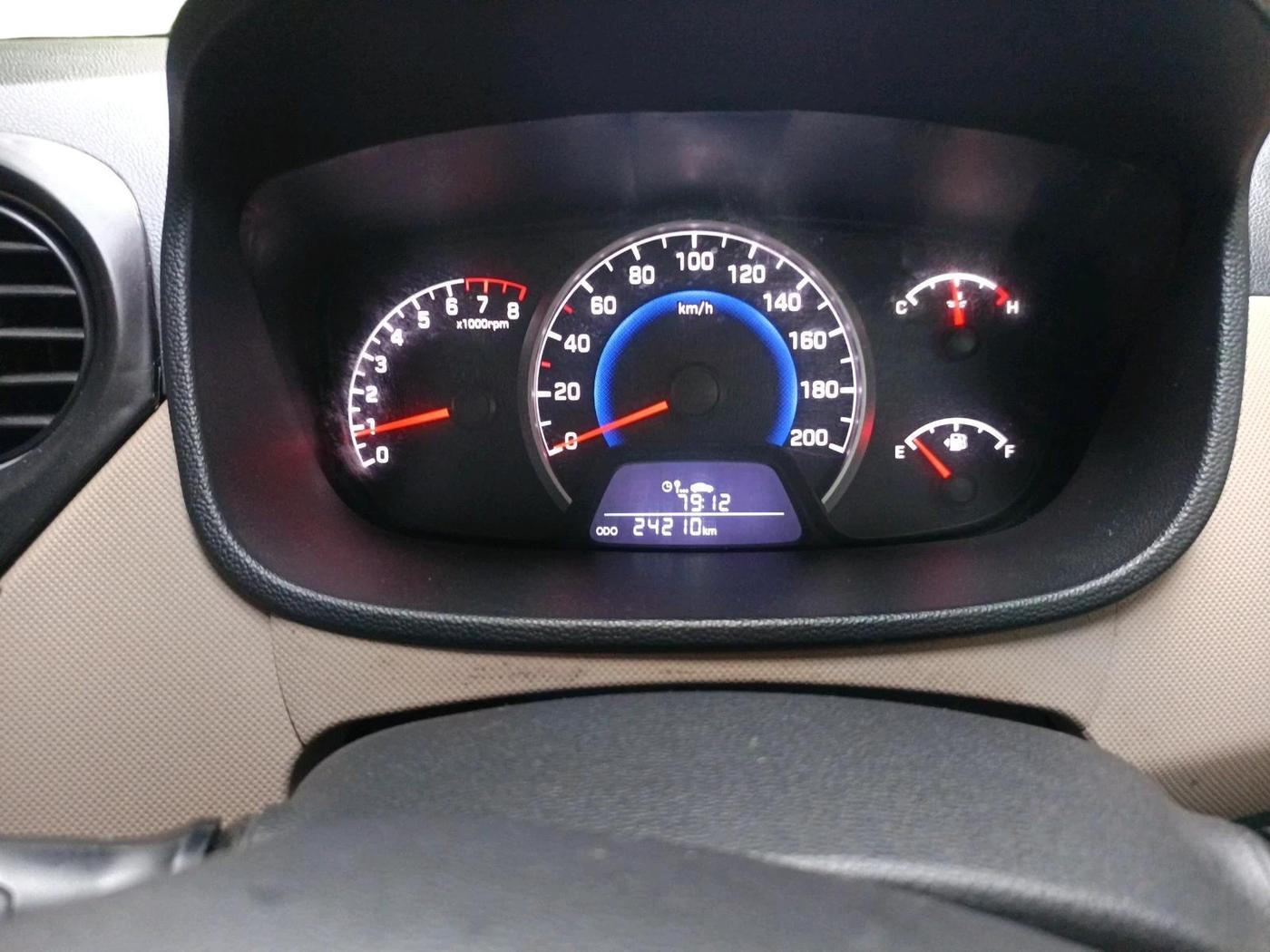 2017 Hyundai Grand i10 SPORTZ 1.2 KAPPA VTVT, Petrol, Manual, 24,210 km, interior