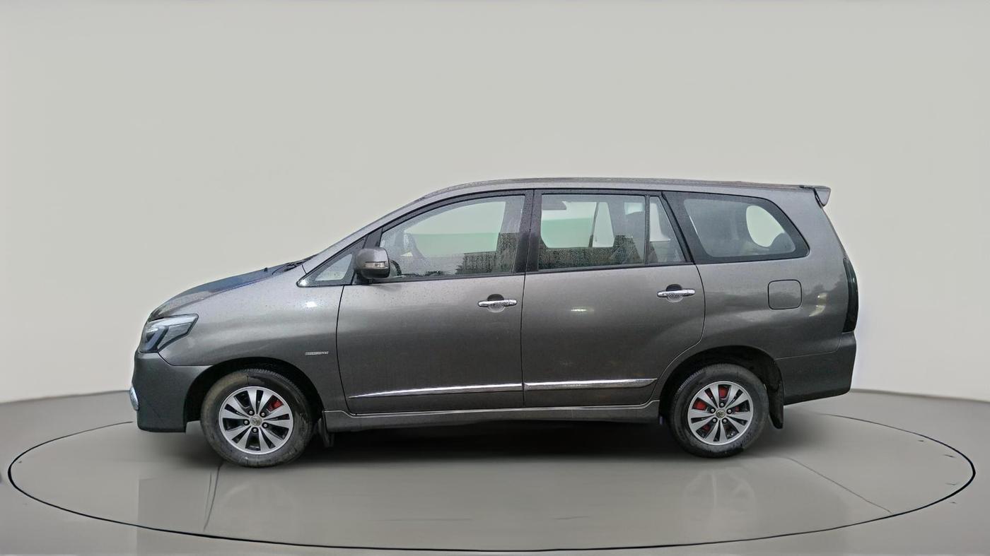 2015 Toyota Innova 2.5 VX 7 STR, Diesel, Manual, 1,84,629 km, exterior