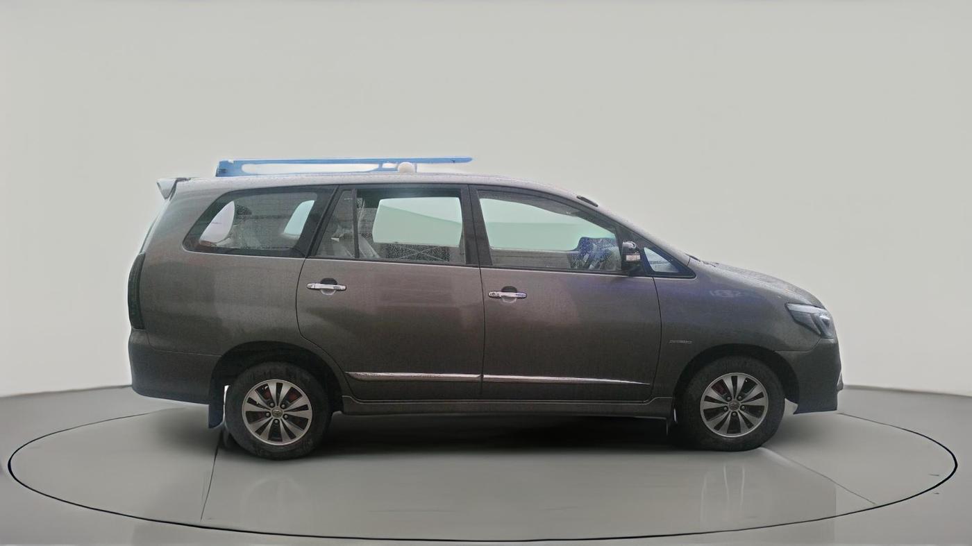 2015 Toyota Innova 2.5 VX 7 STR, Diesel, Manual, 1,84,629 km, exterior