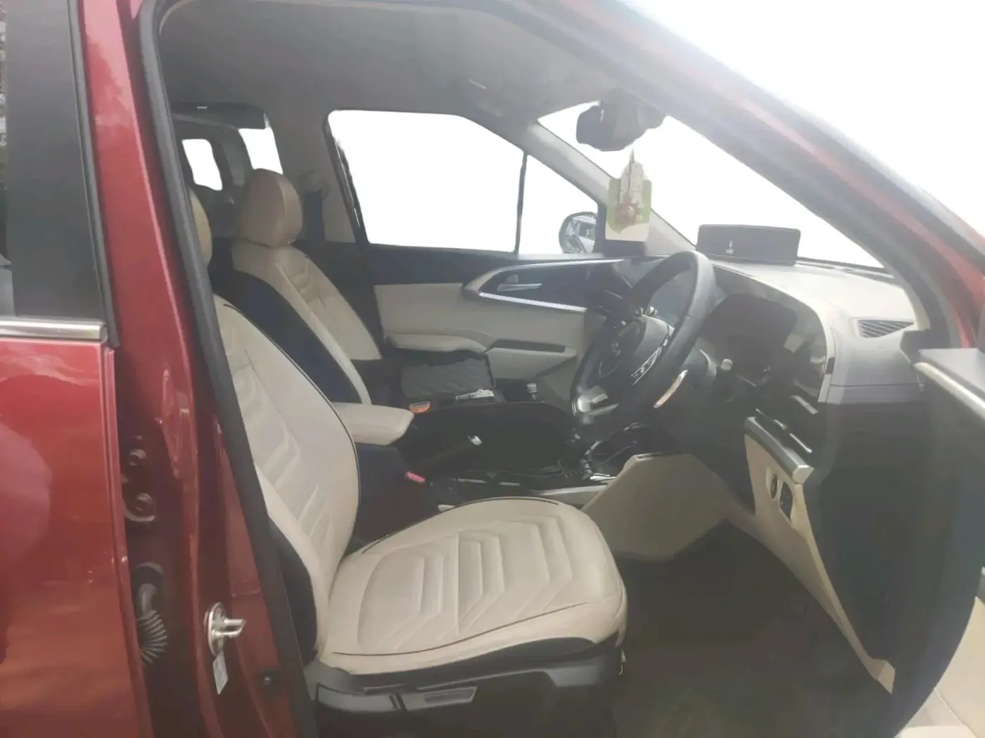 2023 KIA CARENS LUXURY PLUS 1.5 PETROL DCT 7 STR, Petrol, Automatic, 22,684 km, interior