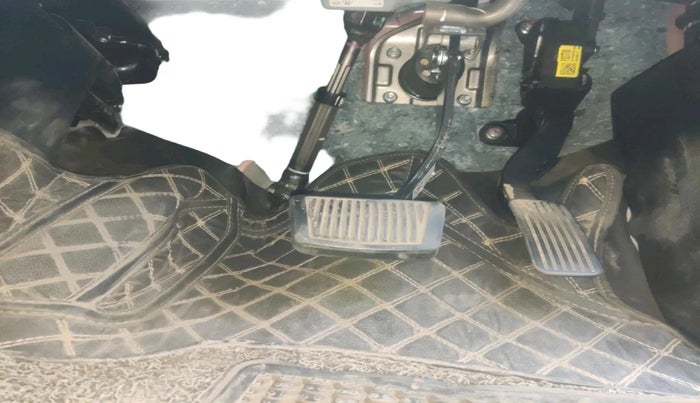 2023 KIA CARENS LUXURY PLUS 1.5 PETROL DCT 7 STR, Petrol, Automatic, 22,684 km, interior