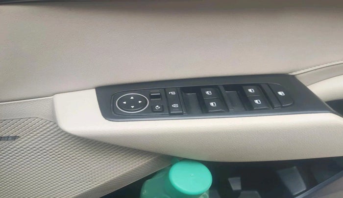 2023 KIA CARENS LUXURY PLUS 1.5 PETROL DCT 7 STR, Petrol, Automatic, 22,684 km, interior