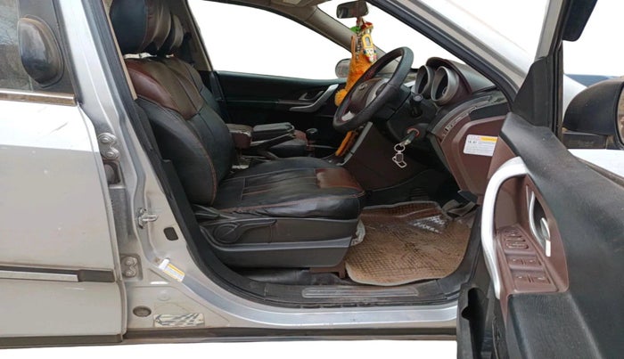 2013 Mahindra XUV500 W8, Diesel, Manual, 1,31,649 km, interior