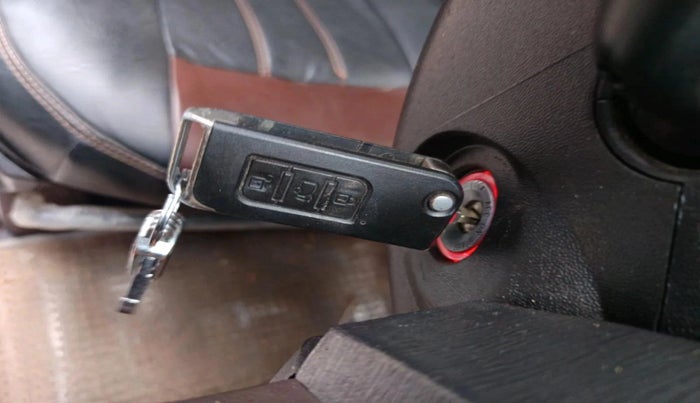 2013 Mahindra XUV500 W8, Diesel, Manual, 1,31,649 km, interior