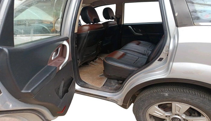 2013 Mahindra XUV500 W8, Diesel, Manual, 1,31,649 km, interior