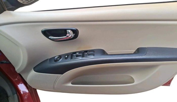 2013 Hyundai i10 MAGNA 1.2, Petrol, Manual, 33,803 km, interior