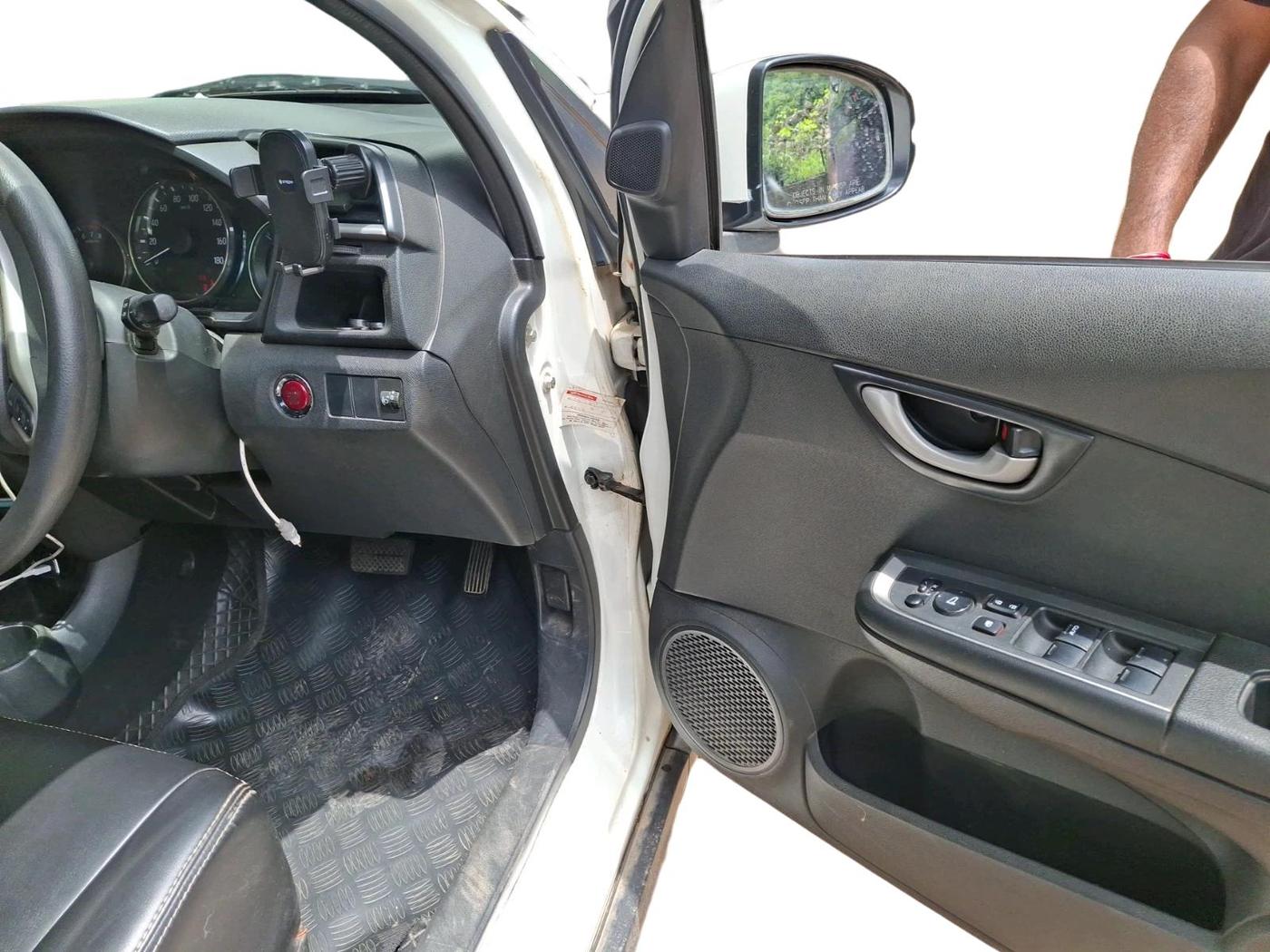 2016 Honda BR-V 1.5L I-VTEC V CVT, Petrol, Automatic, 67,961 km, interior