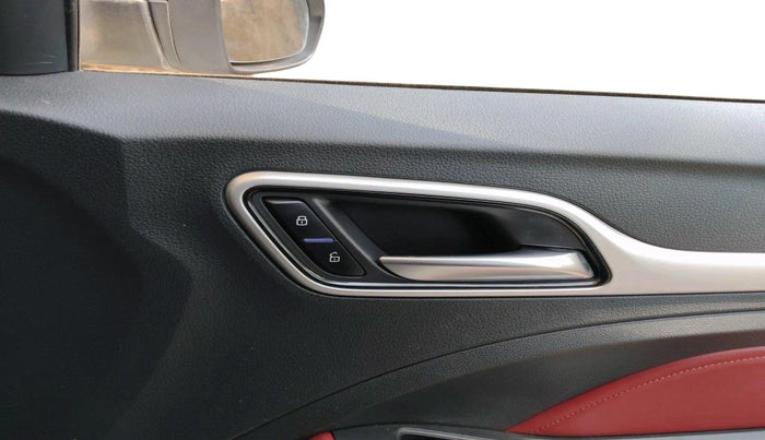 2023 MG ASTOR SAVVY 1.5 CVT S RED, Petrol, Automatic, 23,343 km, interior