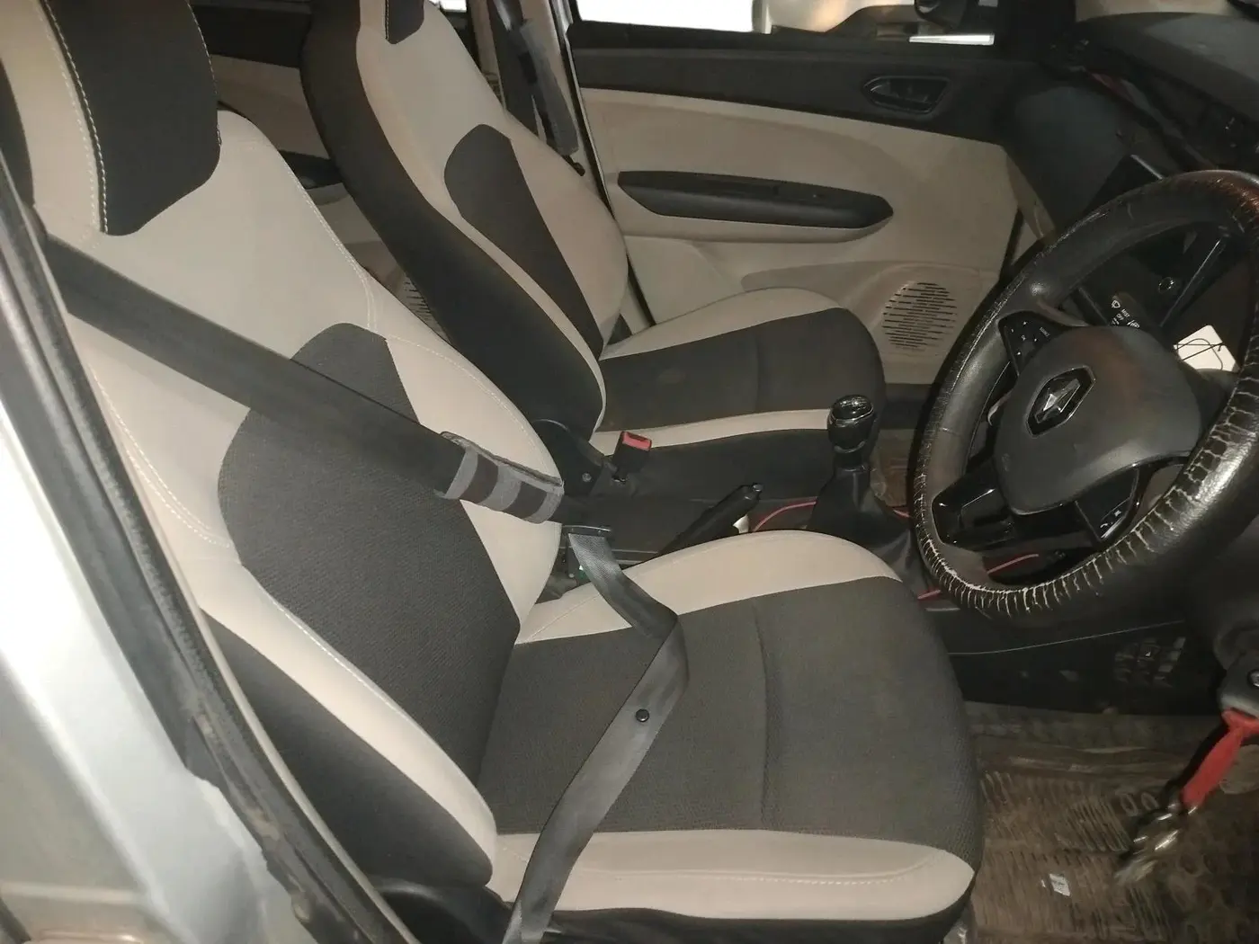 2021 Renault TRIBER RXT, Petrol, Manual, 5,00,050 km, interior