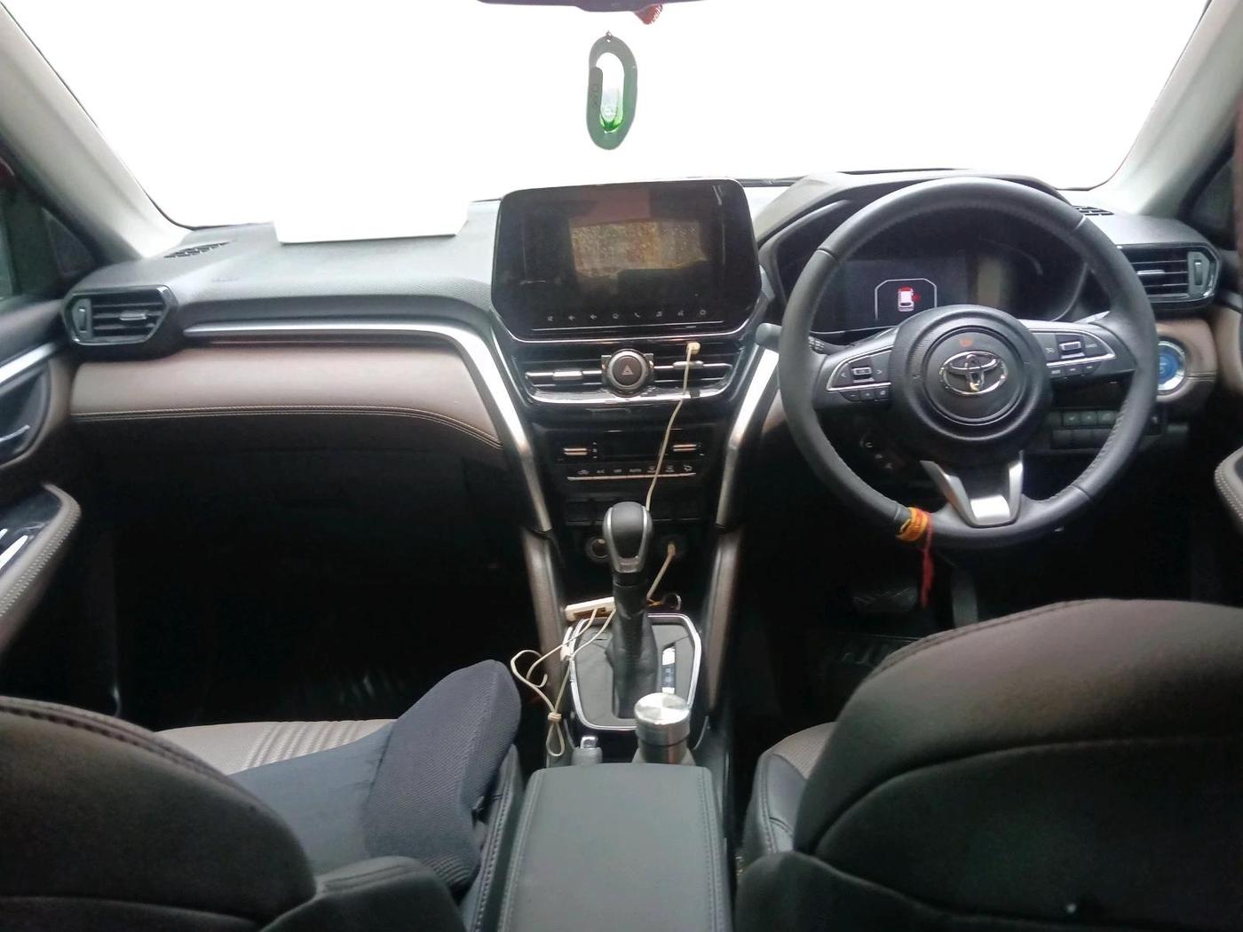 2025 Toyota URBAN CRUISER HYRYDER V HYBRID, Hybrid, Automatic, 5,824 km, interior