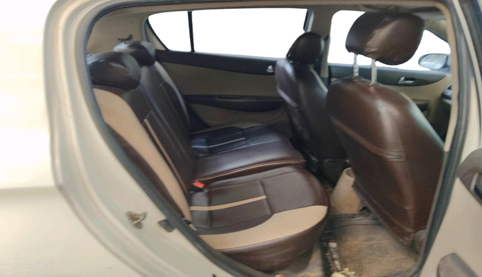 2011 Hyundai i20 ASTA 1.4 AT, CNG, Automatic, 61,077 km, interior