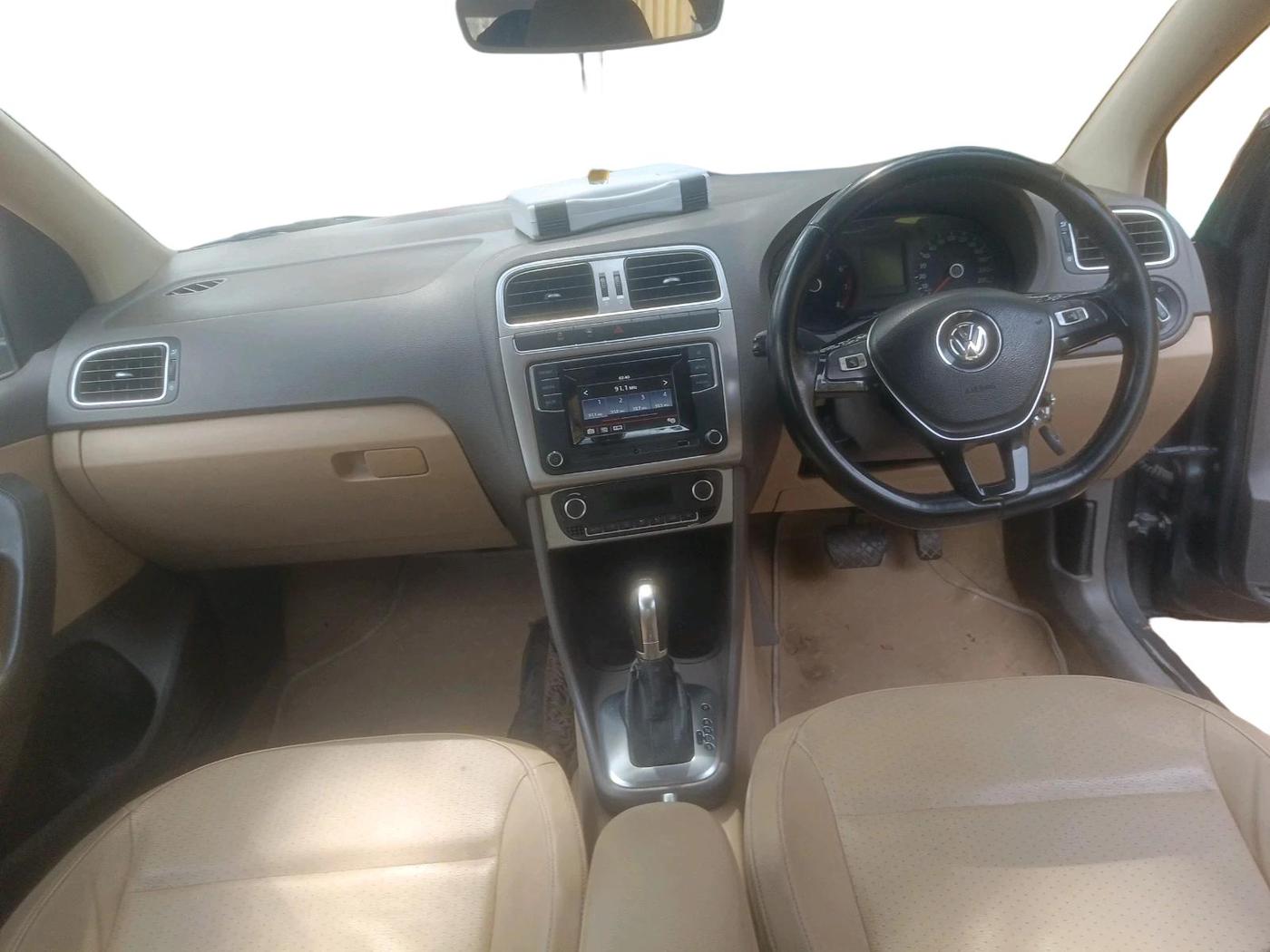 2017 Volkswagen Vento HIGHLINE PETROL AT, Petrol, Automatic, 1,13,275 km, interior