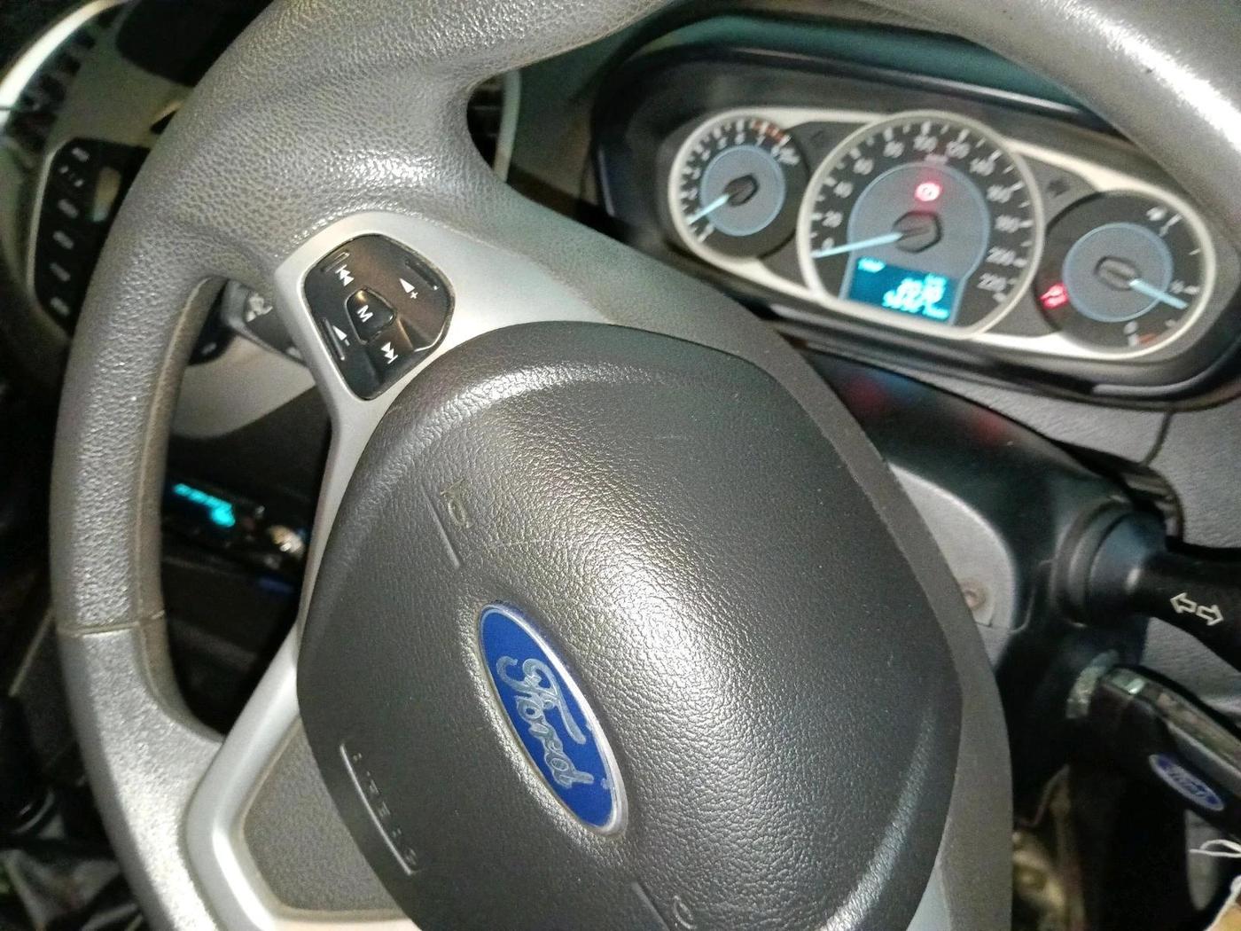 2015 Ford New Figo TITANIUM 1.2 PETROL MT, Petrol, Manual, 56,927 km, interior
