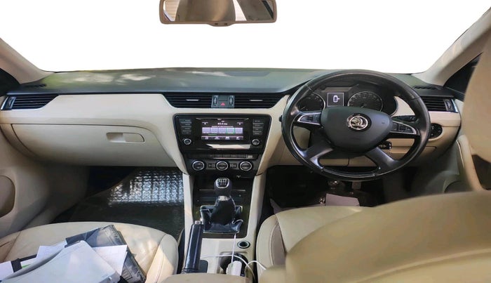 2013 Skoda Octavia AMBITION 2.0 TDI, Diesel, Manual, 1,04,575 km, interior