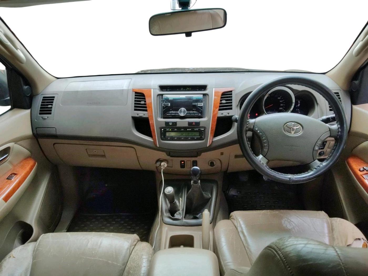 2009 Toyota Fortuner 3.0 4X4 MT, Diesel, Manual, 1,90,922 km, interior