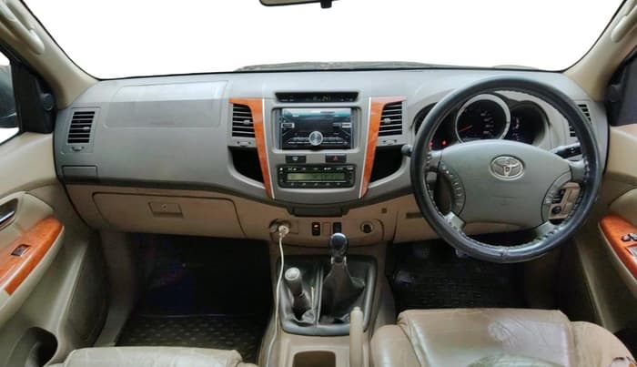 2009 Toyota Fortuner 3.0 4X4 MT, Diesel, Manual, 1,90,922 km, interior