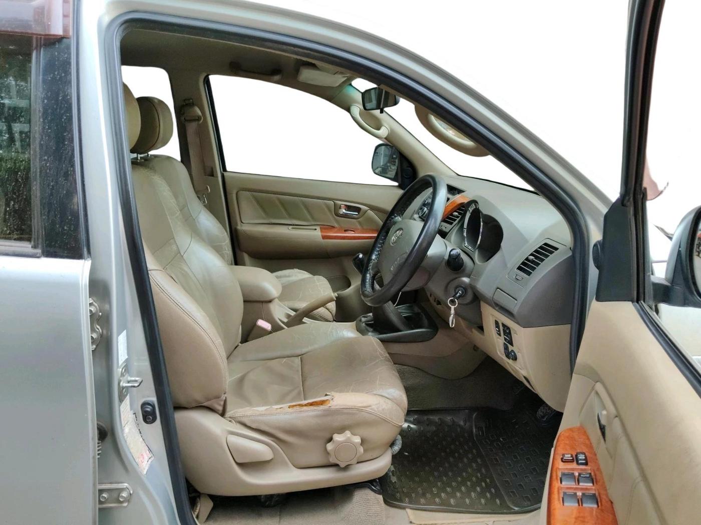 2009 Toyota Fortuner 3.0 4X4 MT, Diesel, Manual, 1,90,922 km, interior