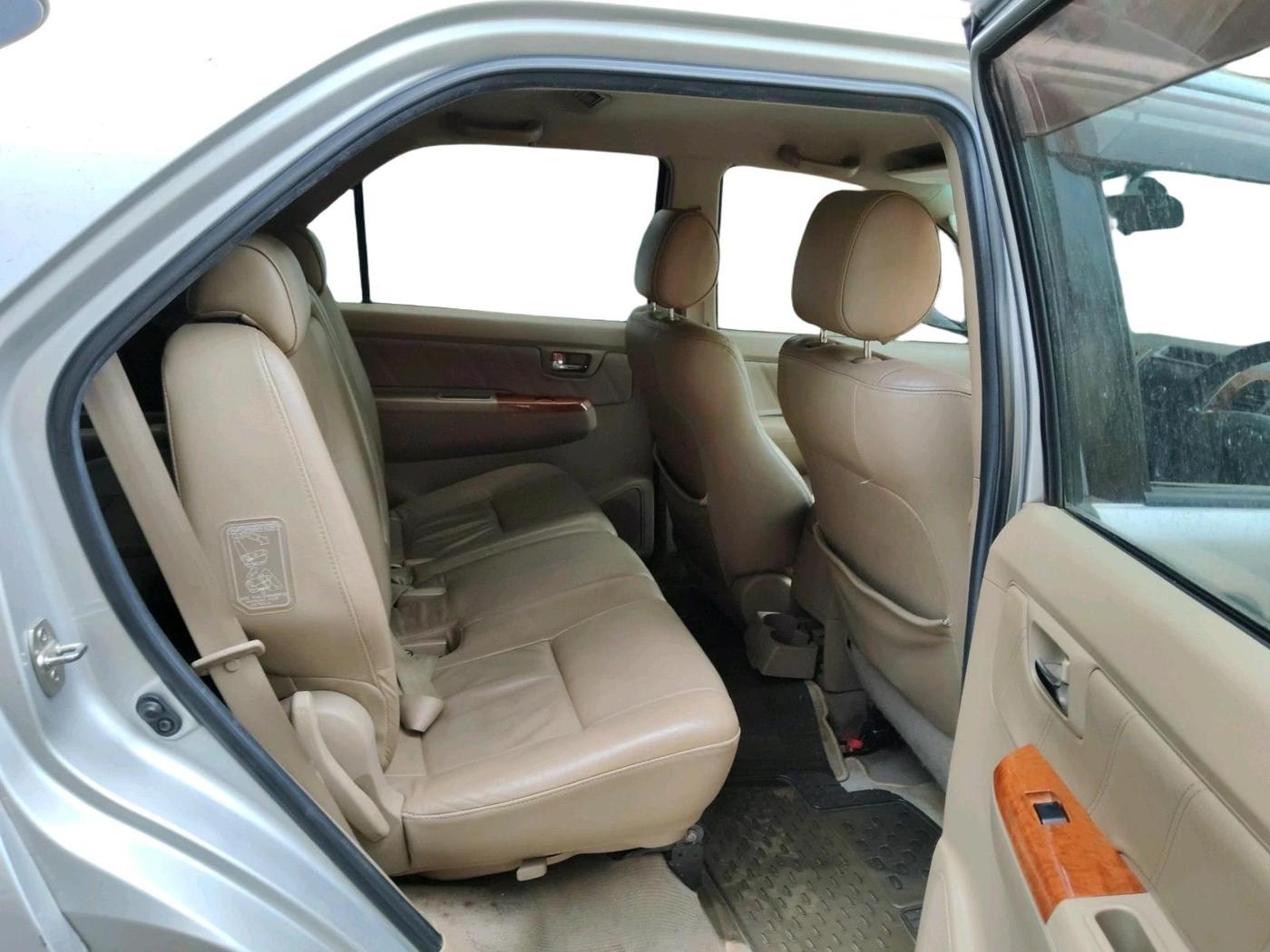 2009 Toyota Fortuner 3.0 4X4 MT, Diesel, Manual, 1,90,922 km, interior