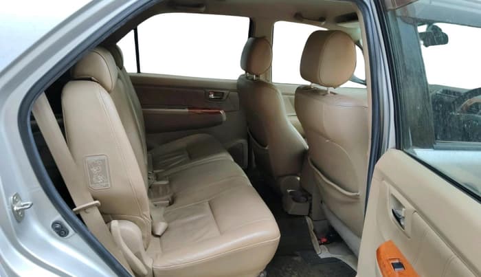 2009 Toyota Fortuner 3.0 4X4 MT, Diesel, Manual, 1,90,922 km, interior