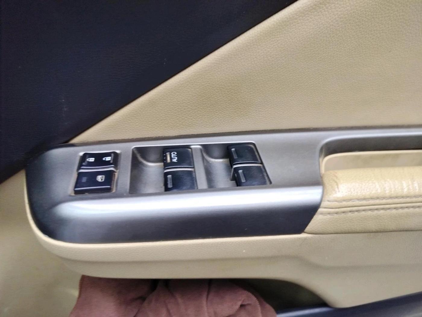 2016 Honda City 1.5L I-VTEC VX CVT, CNG, Automatic, 1,04,429 km, interior