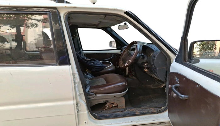 2005 Mahindra Scorpio 2.6 TURBO 8 STR, Diesel, Manual, 1 km, interior