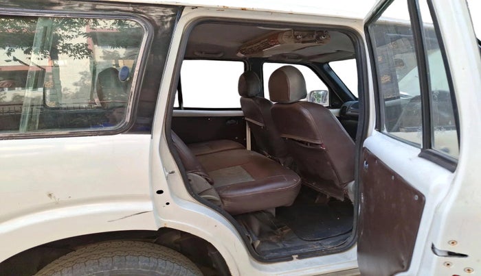 2005 Mahindra Scorpio 2.6 TURBO 8 STR, Diesel, Manual, 1 km, interior