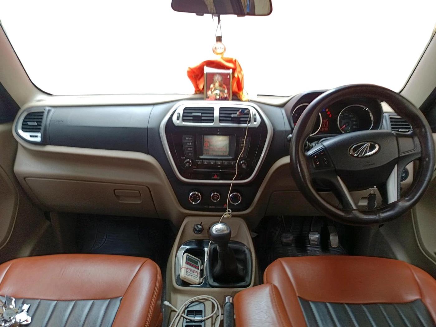 2017 Mahindra TUV300 T8, Diesel, Manual, 83,711 km, interior