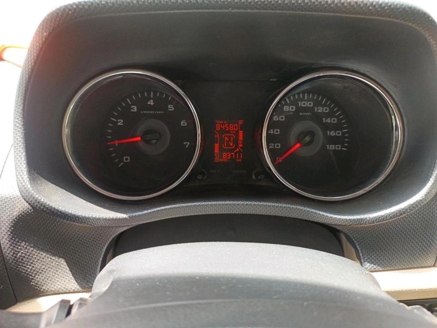 2017 Mahindra TUV300 T8, Diesel, Manual, 83,711 km, interior