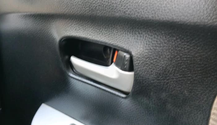2017 Maruti Wagon R 1.0 LXI CNG, CNG, Manual, 1,23,484 km, interior