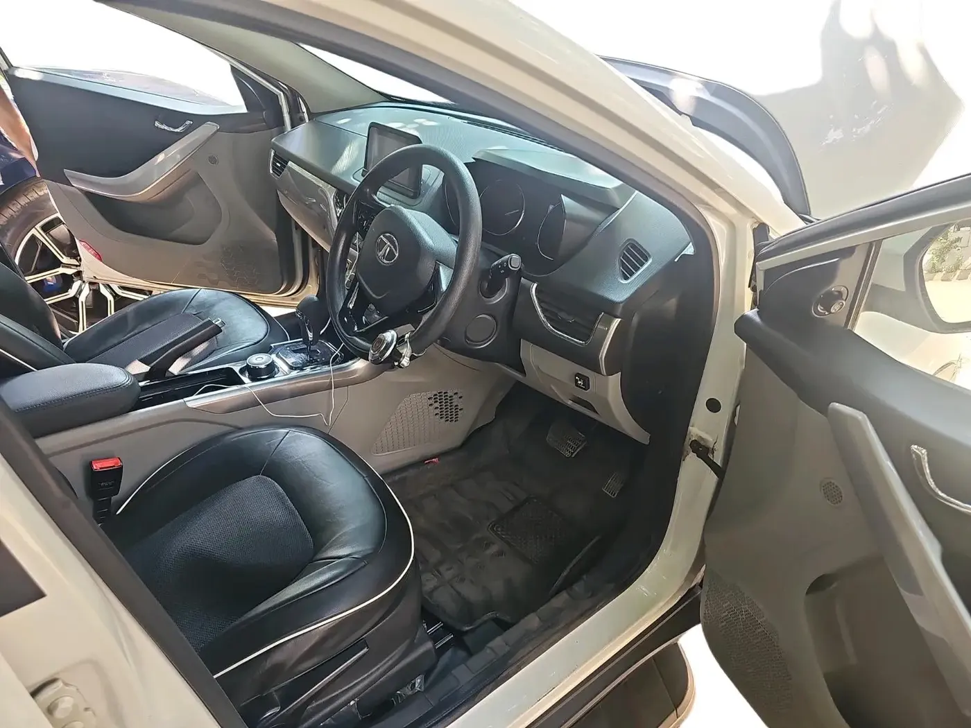 2018 Tata NEXON XZA PLUS PETROL, CNG, Automatic, 35,017 km, interior