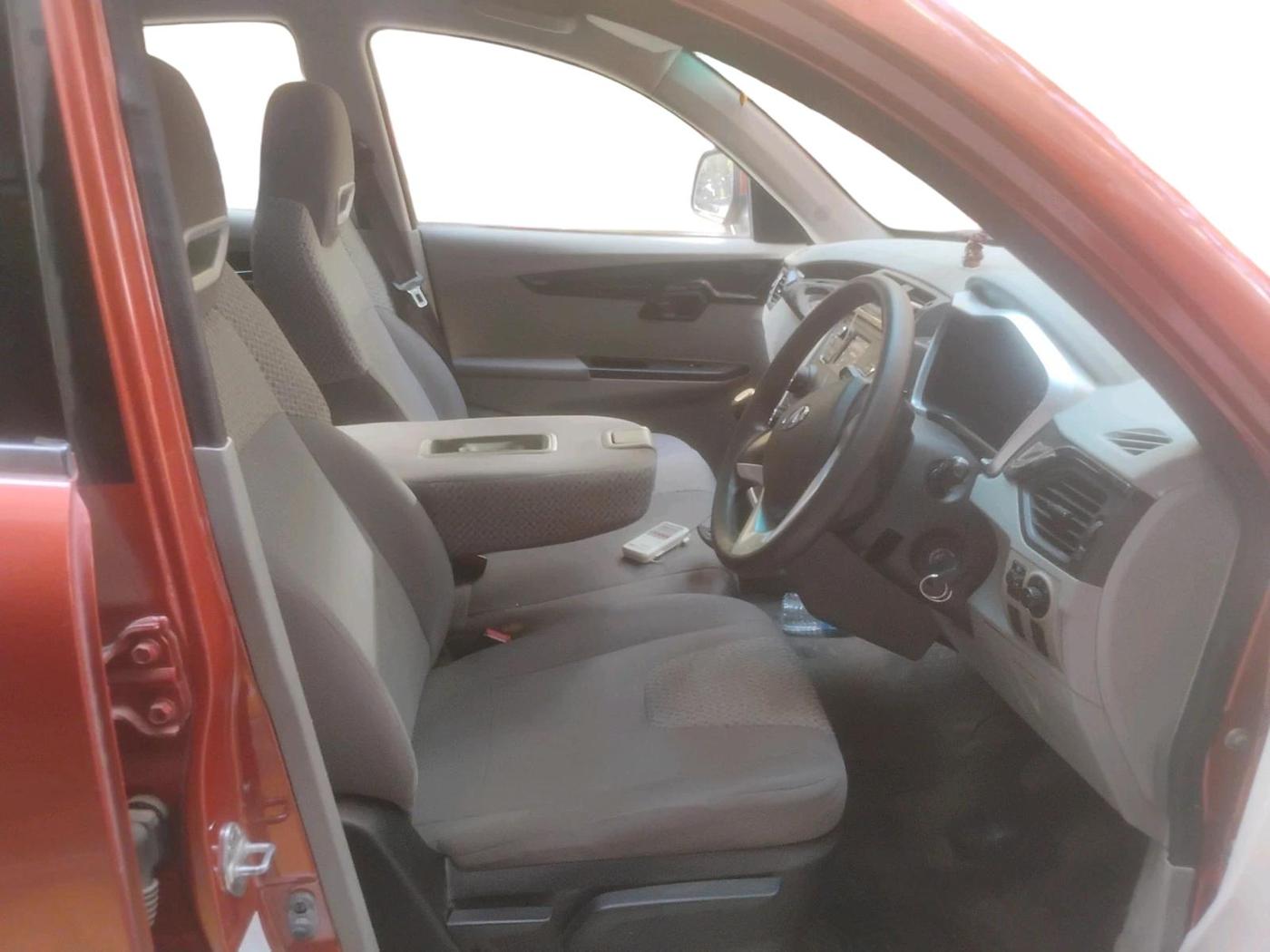 2017 Mahindra Kuv100 K6 6 STR, Petrol, Manual, 40,198 km, interior