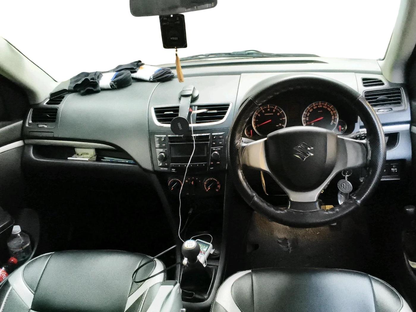 2016 Maruti Swift VXI, Petrol, Manual, 1,04,423 km, interior
