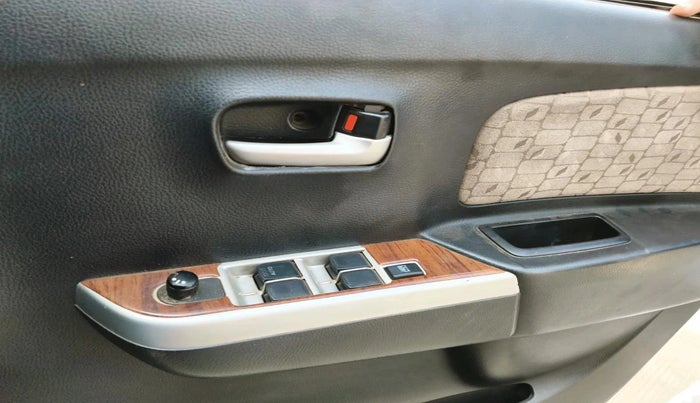 2013 Maruti Wagon R 1.0 VXI, CNG, Manual, 72,259 km, interior