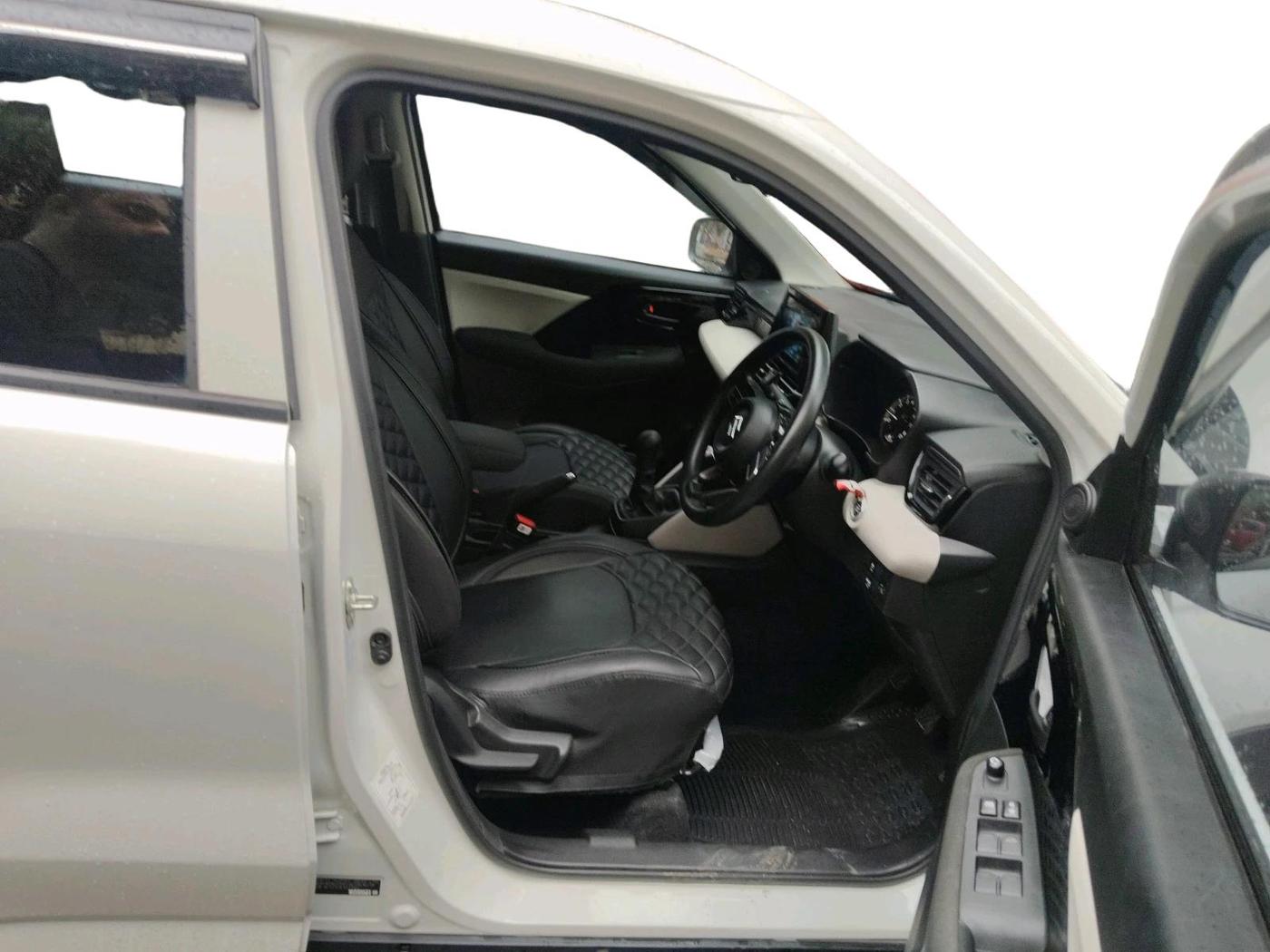 2025 Maruti Victoris Lxi 1.5 CNG MT, CNG, Manual, 17,143 km, interior