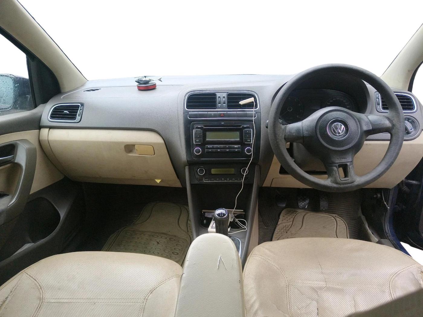 2011 Volkswagen Vento HIGHLINE 1.6 MPI, Petrol, Manual, 2,01,543 km, interior
