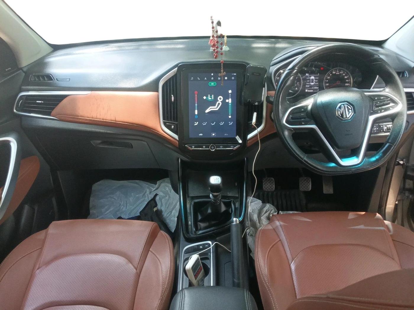 2021 MG HECTOR PLUS SELECT 2.0 DIESEL TURBO MT 7-STR, Diesel, Manual, 17,106 km, interior