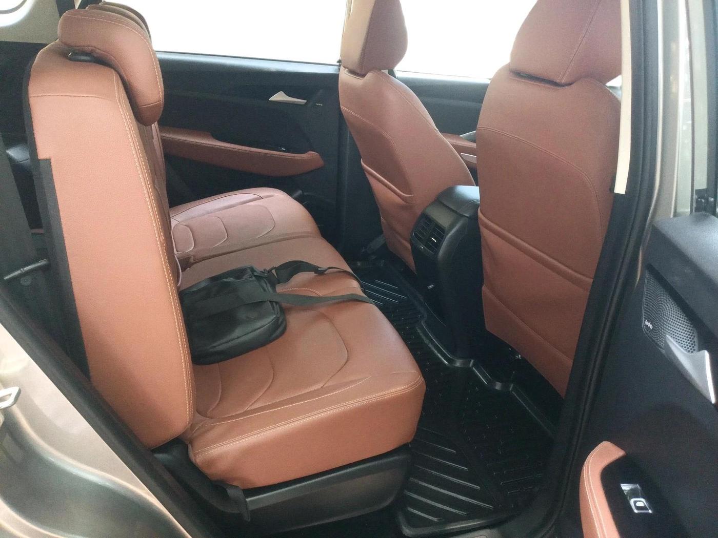 2021 MG HECTOR PLUS SELECT 2.0 DIESEL TURBO MT 7-STR, Diesel, Manual, 17,106 km, interior